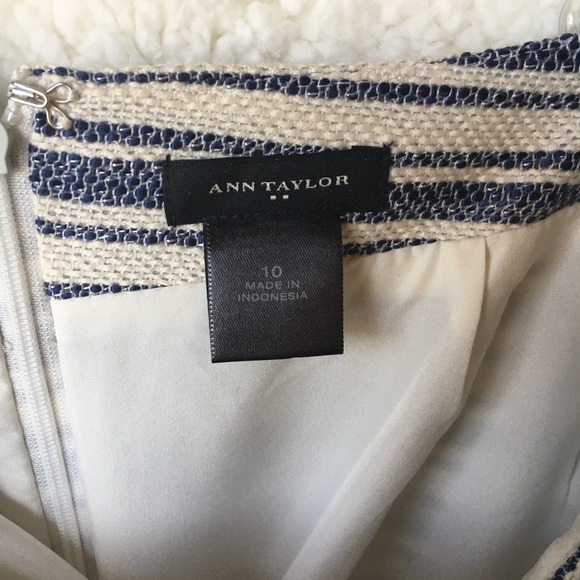 3/$30 Navy/Cream pencil skirt. Looks so cute on! - Picture 3 of 4